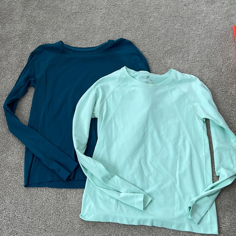 Athletic tops size M